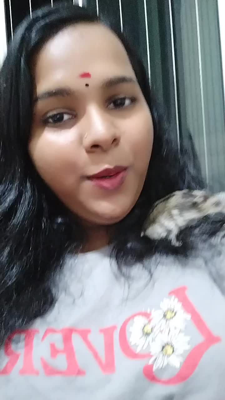 @Thivya 👀🖤