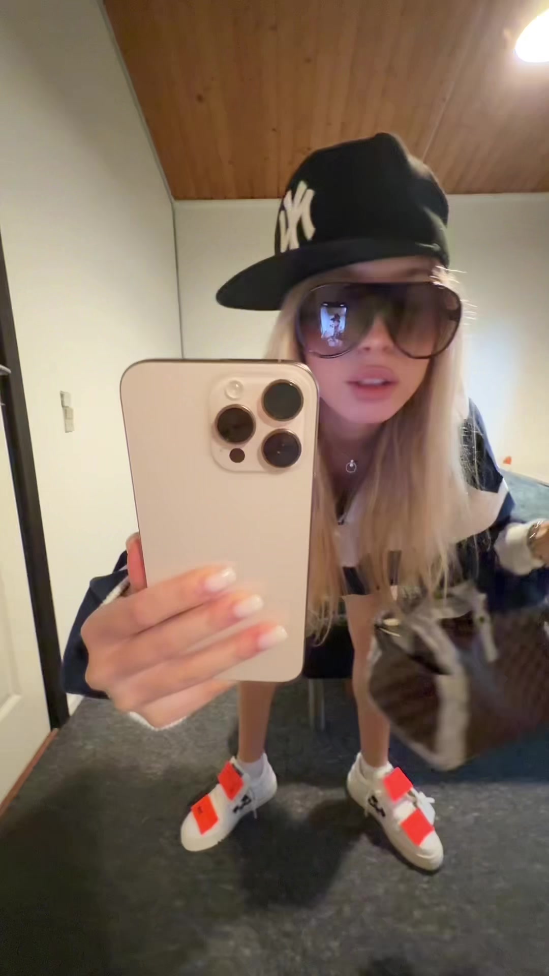 @lizzitak