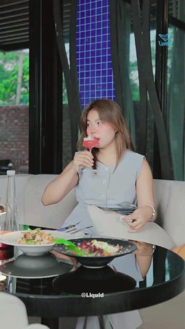 @Liquid Bar & Restaurant