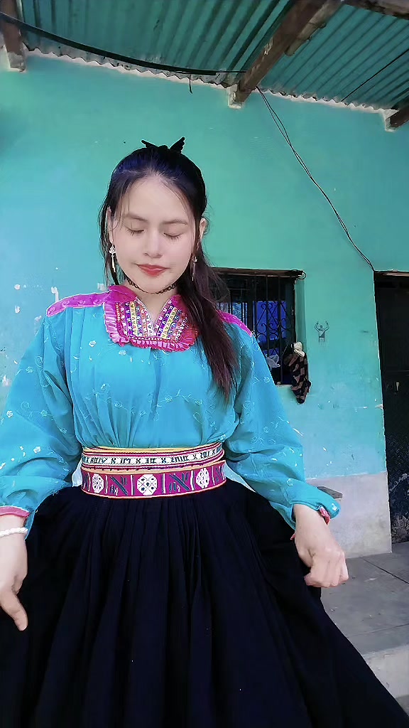 @Luna.