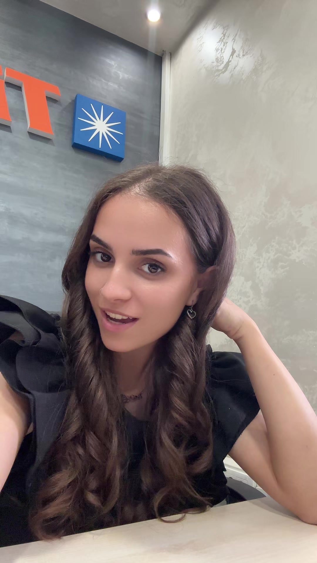 @leonoraaaa1
