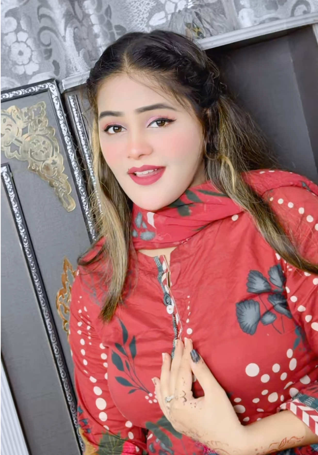 @Miss Safeera Khan 💝