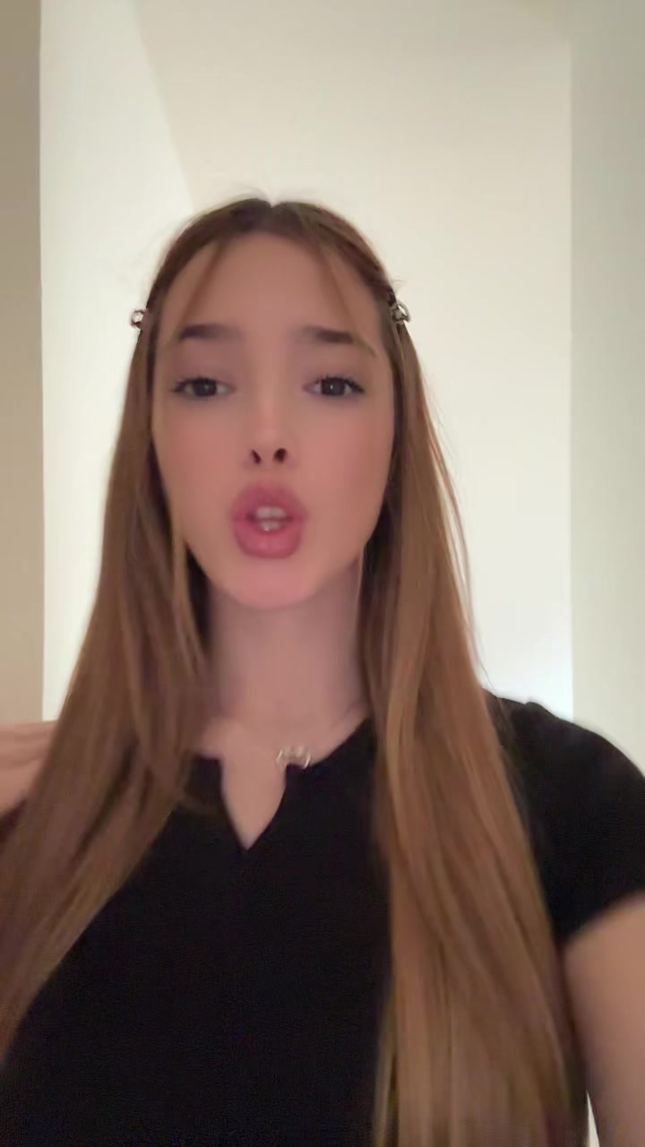 @3l3na