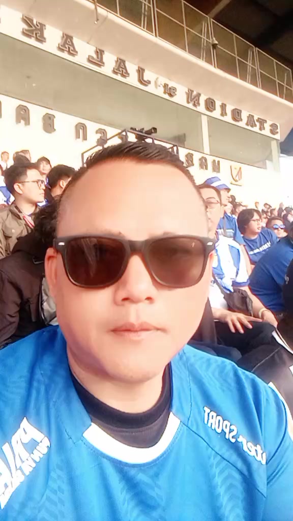 @Dari Kontak Anda