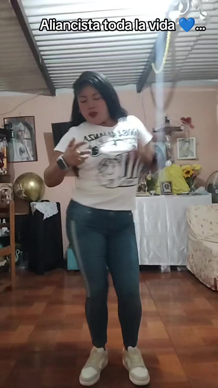 @KarLiz Tume Alvarez