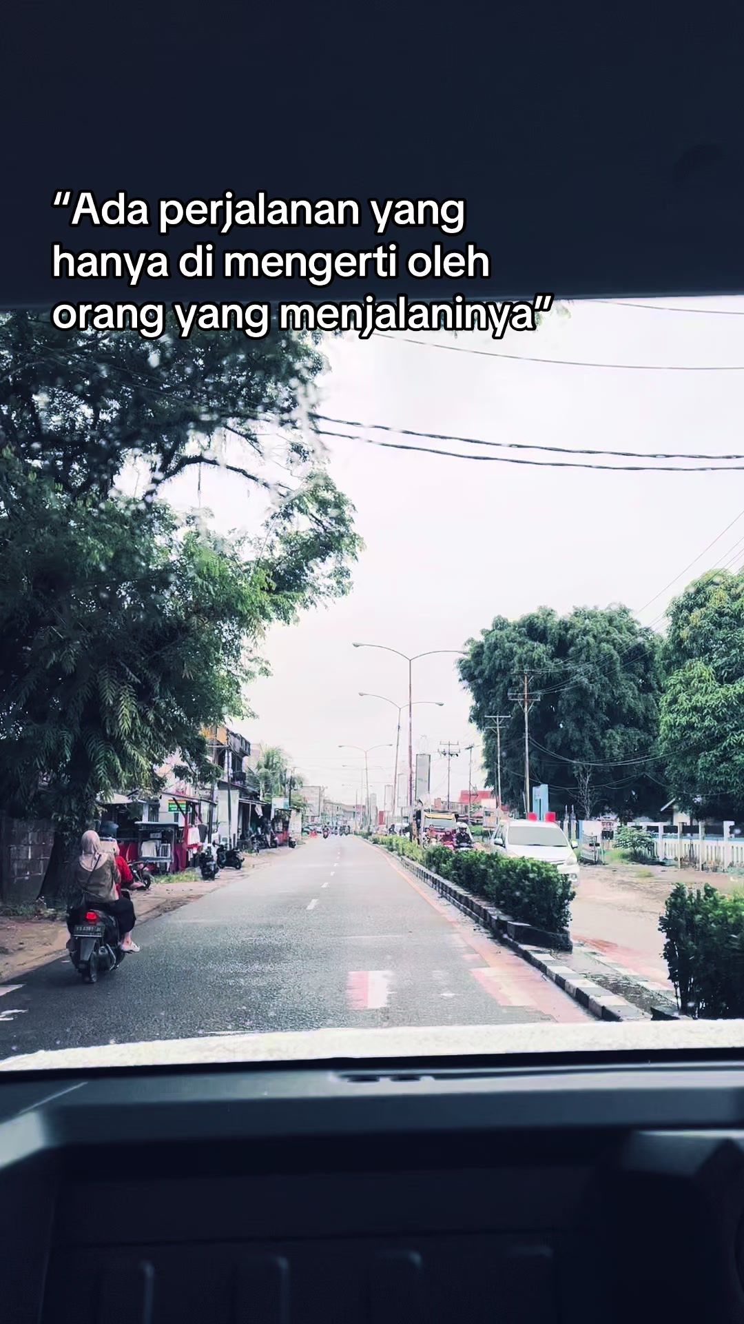 @🧏🏻&zwj;♀️🧏🏻&zwj;♀️