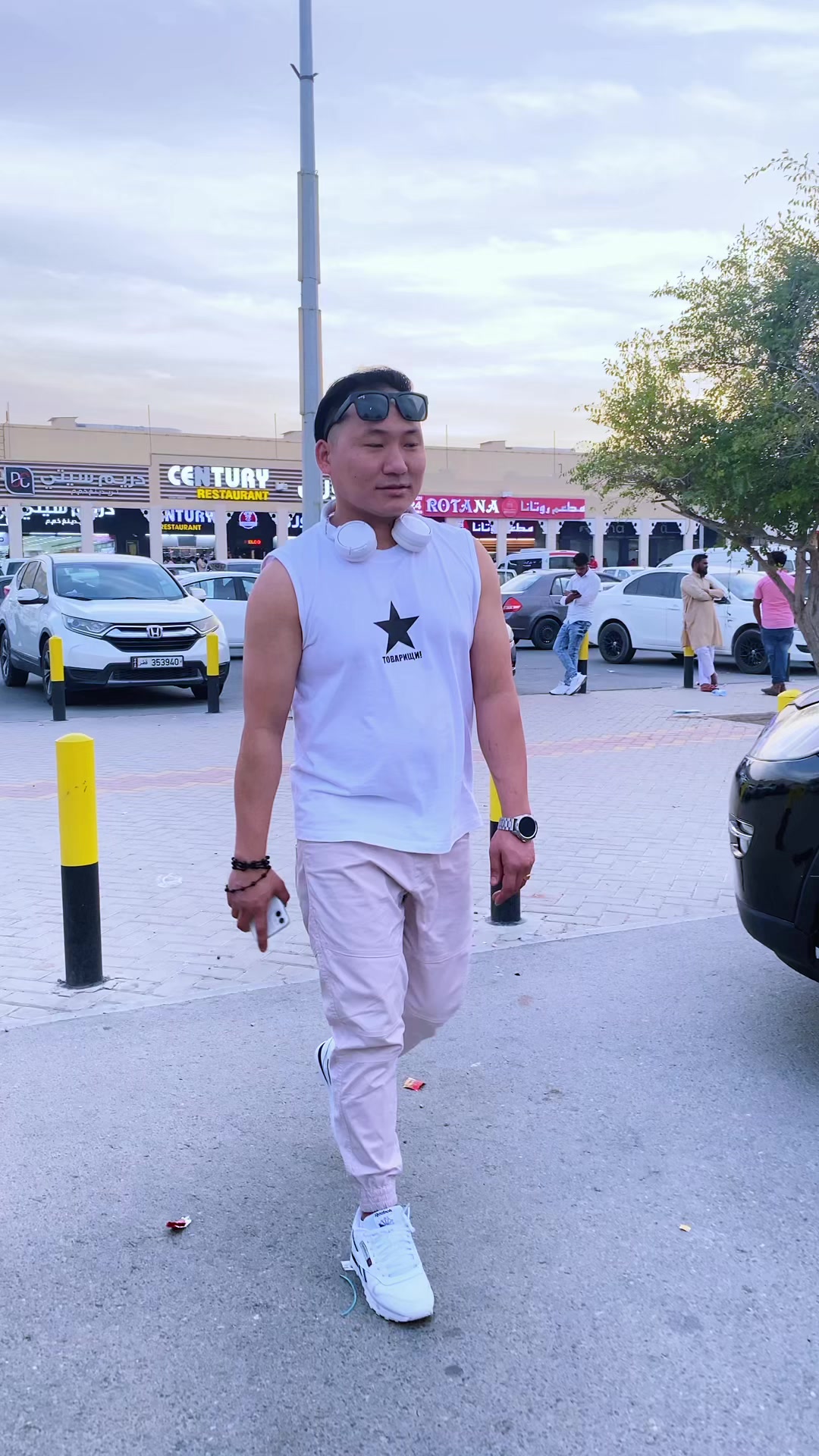 @Mitra magar (खादि 🇶🇦❣️)
