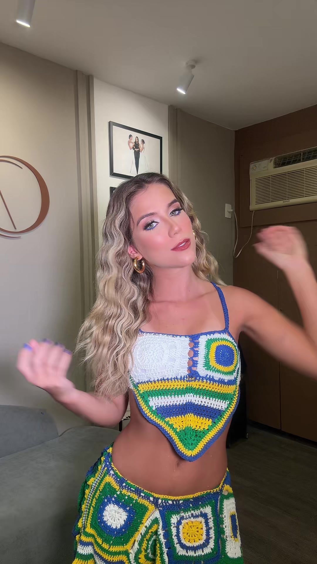 @LARISSA