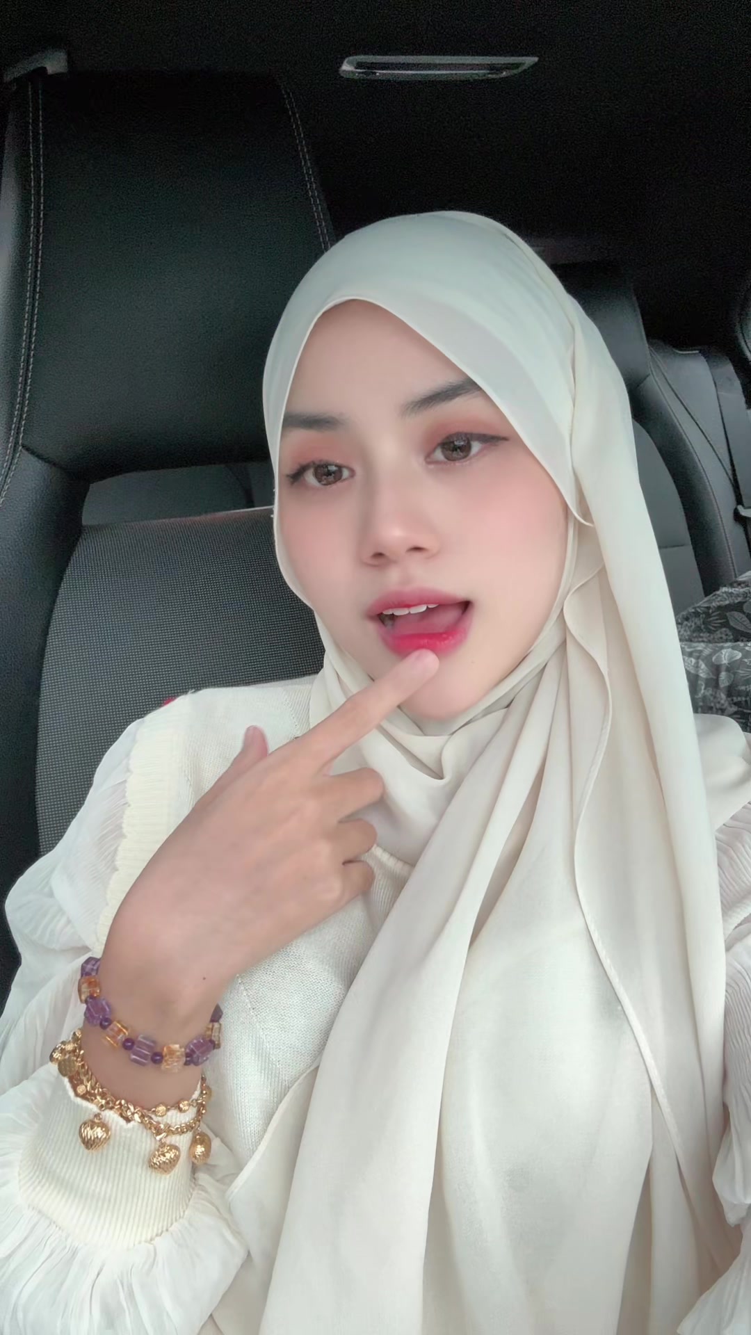 @zafinaz10