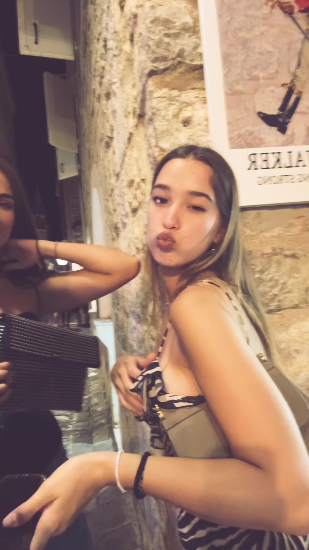 @Миња