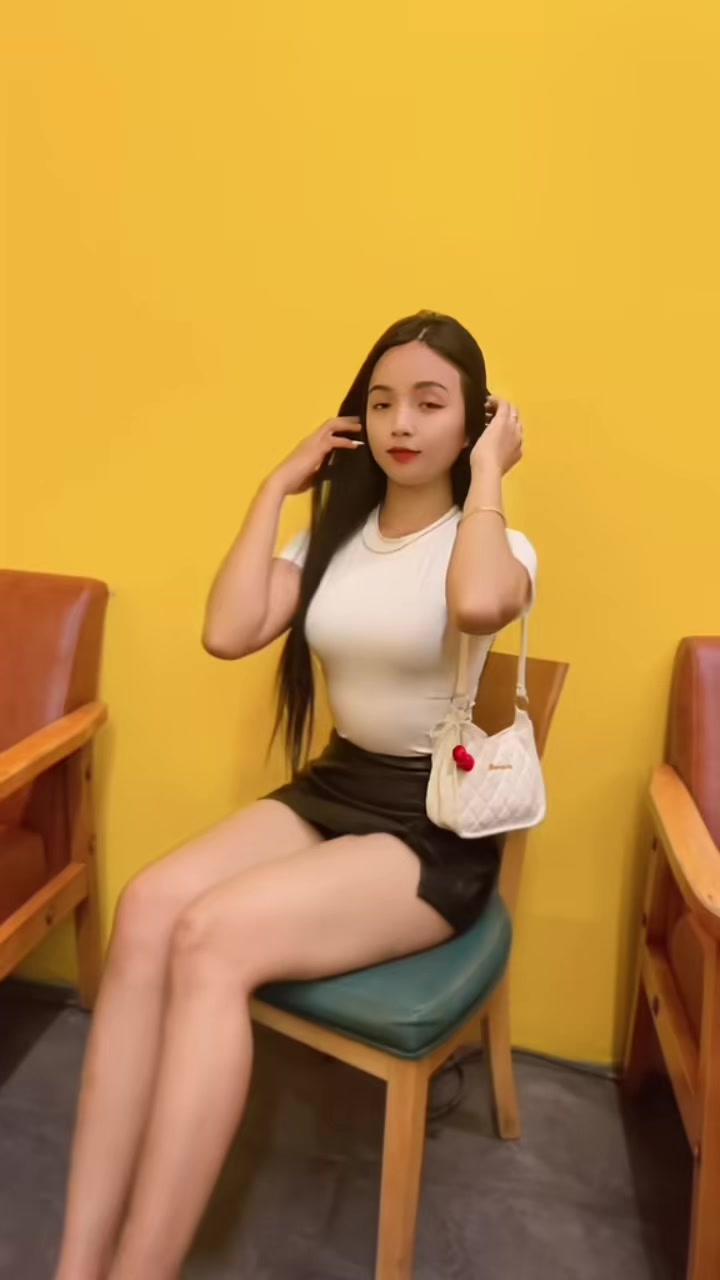 @WaiHninn👑( official )