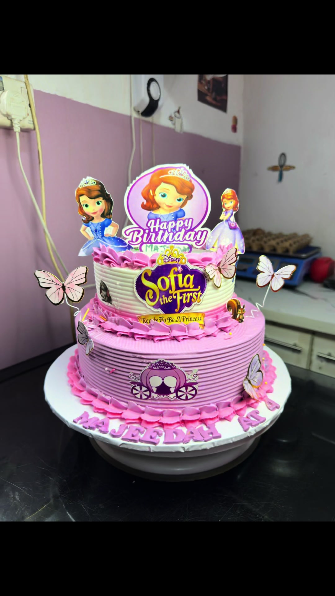 @Tohruks cakes of Ibadan