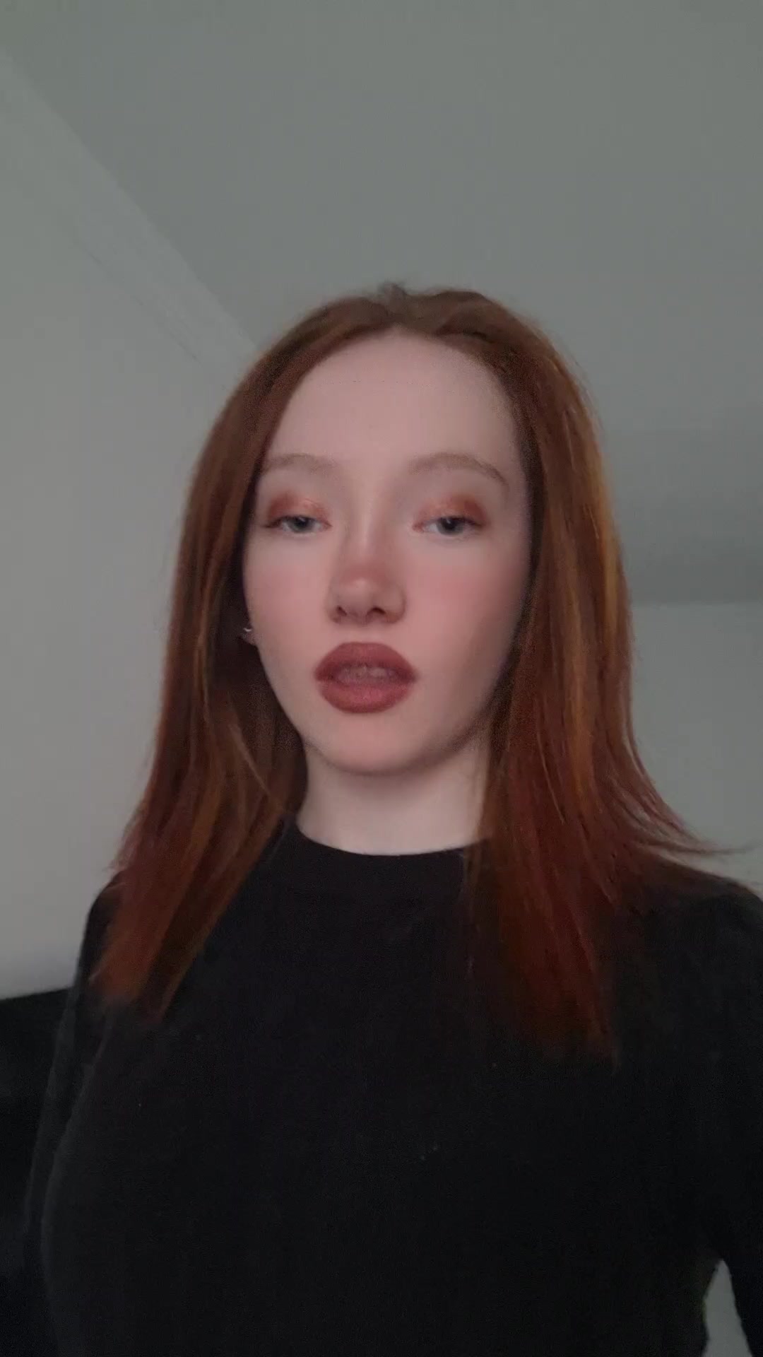 @E,