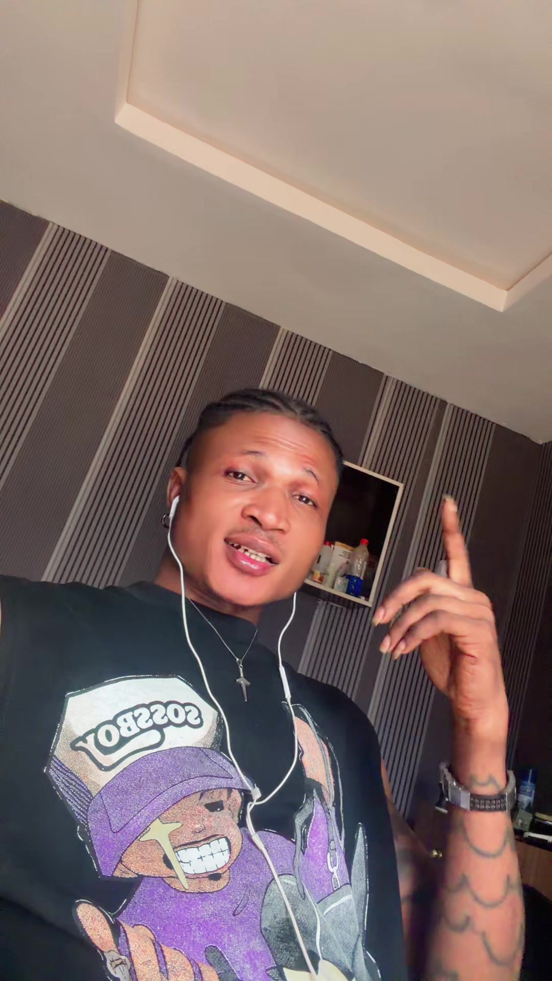 @Mobolaji✌️☮️