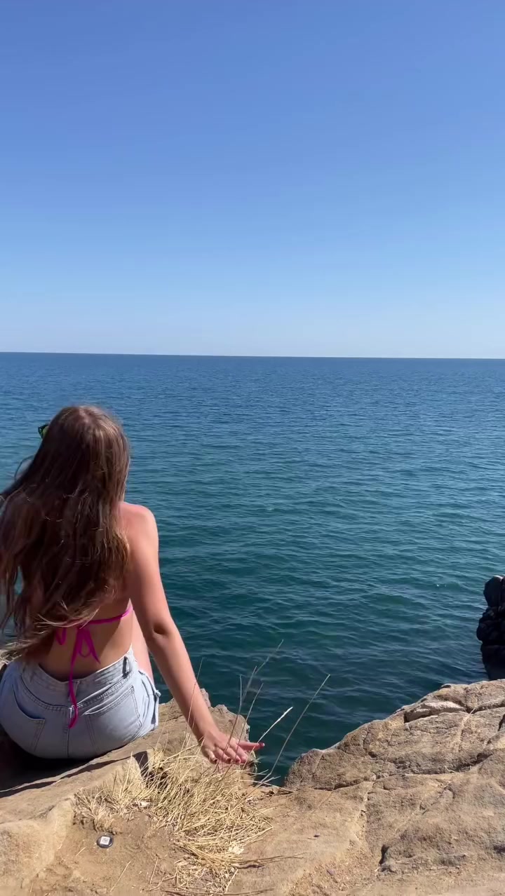 @_vikiss20