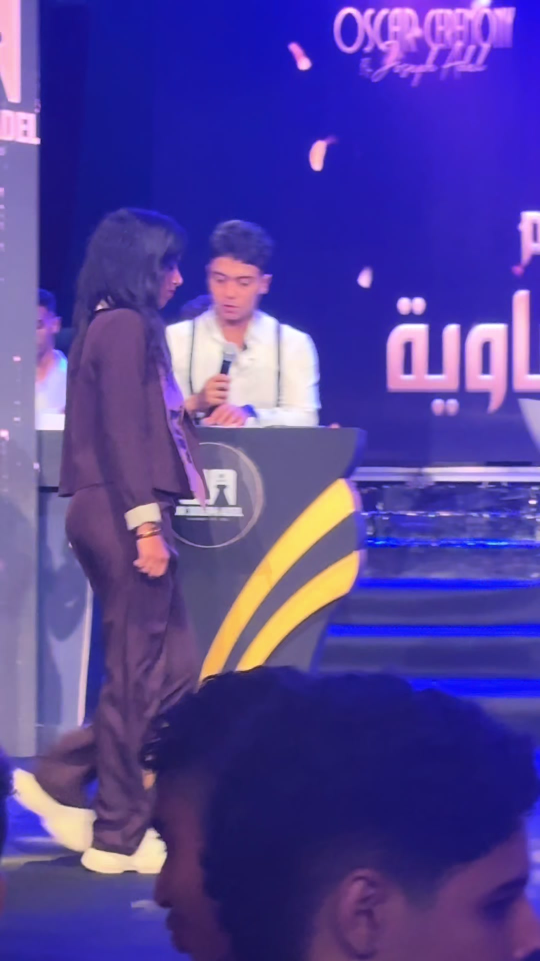 @آيمي بتتمشى