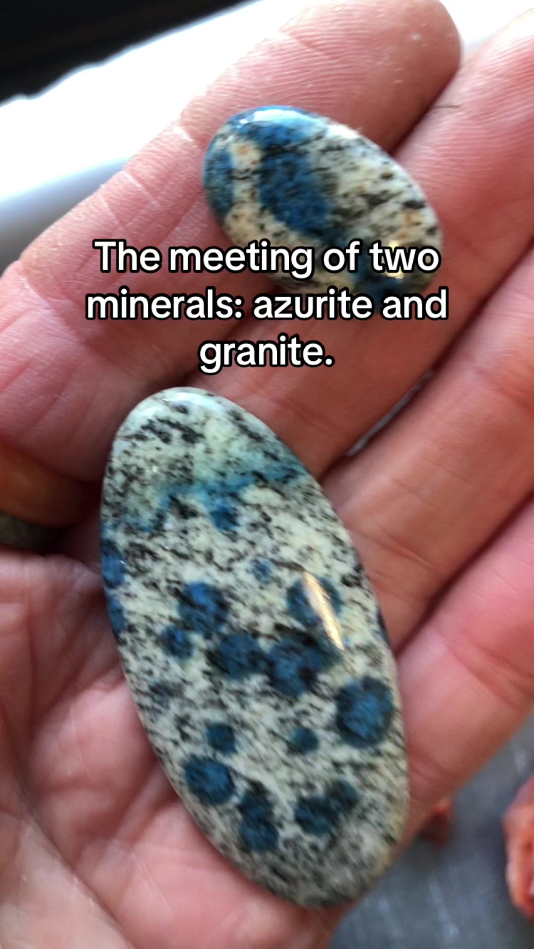 @nikmakcrystals