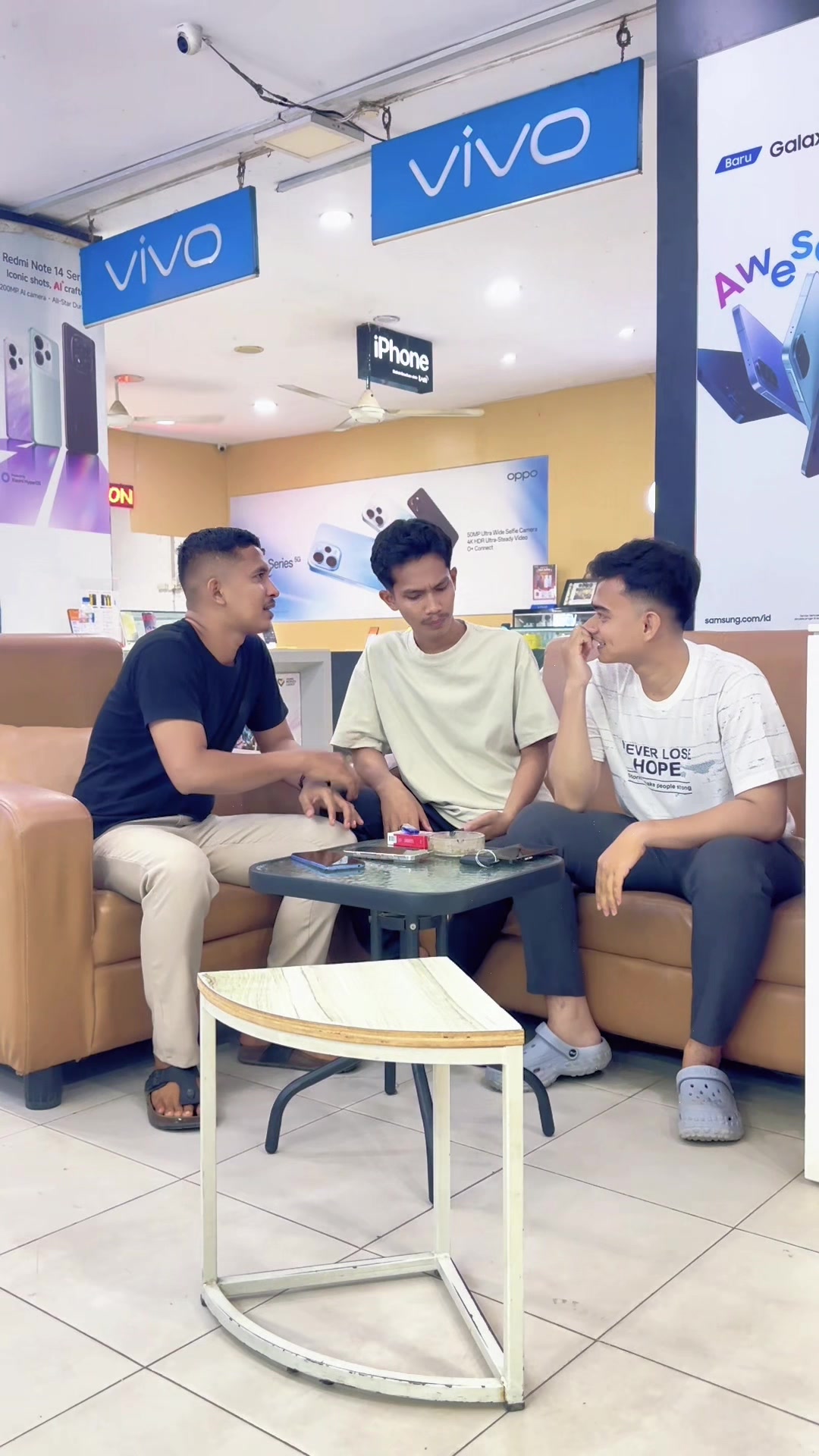 @EOS IPHONE STORE
