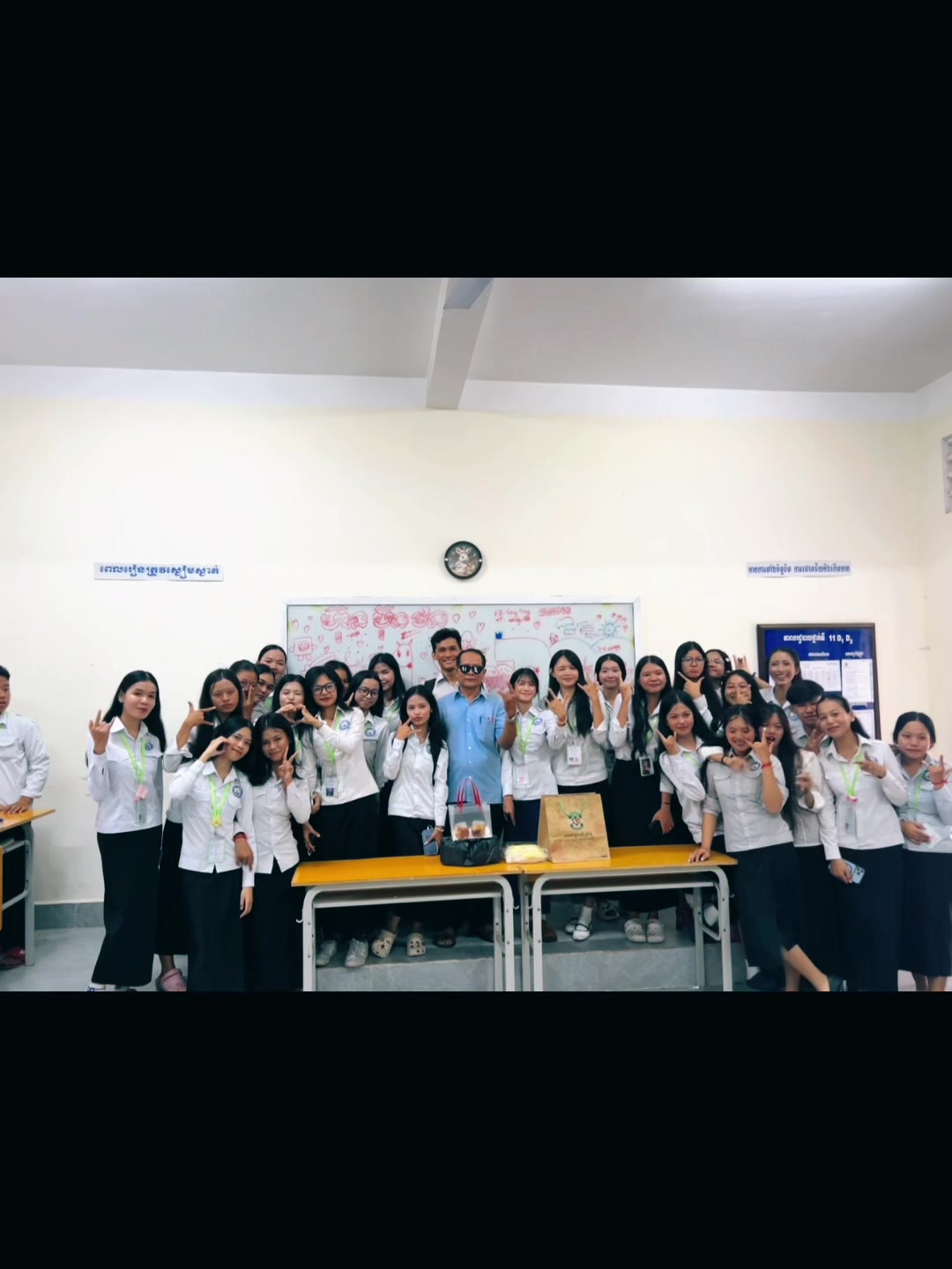 @HONGENG (ហុងអេង)