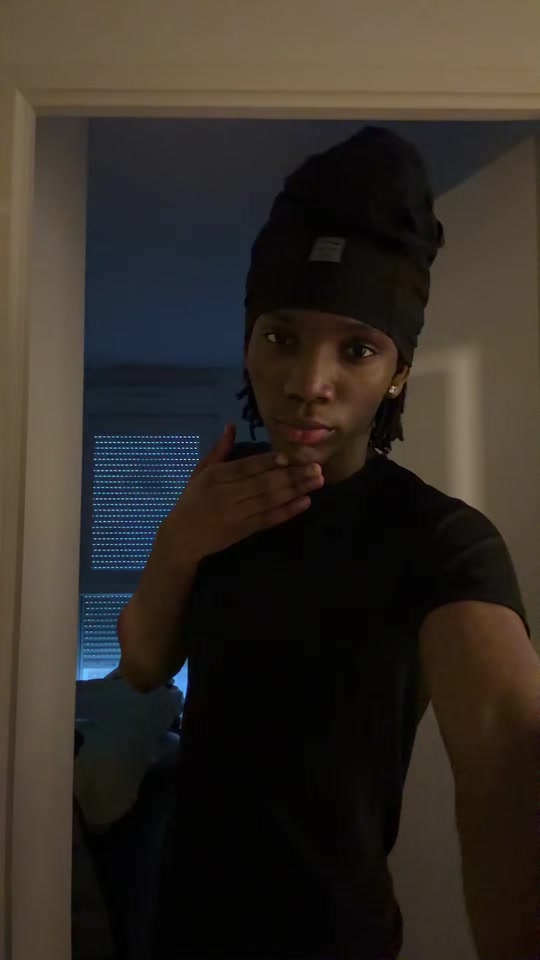 @Fingerman👅🇨🇬