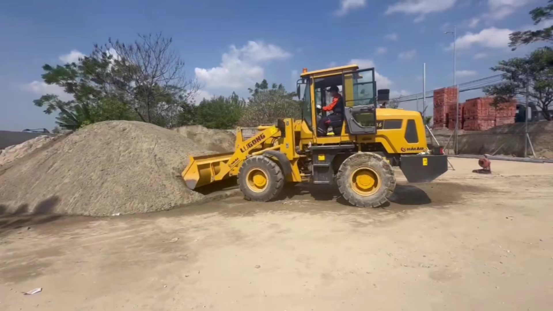 @M&aacute;y x&uacute;c lật LuGong