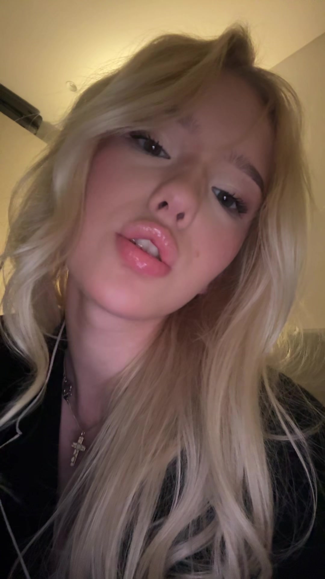 @𝐩𝐨𝐥𝐢𝐧𝐚