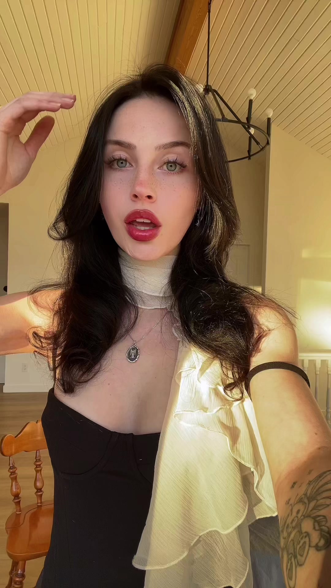 @✧:* T *✧･ﾟ