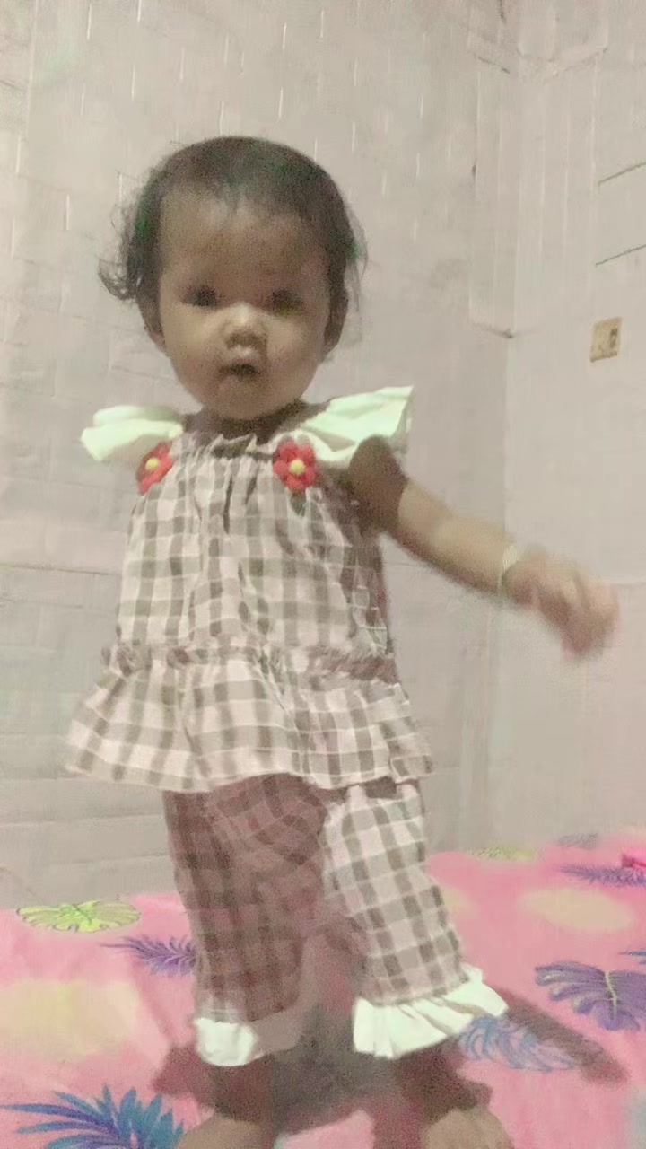 @លី៚ នីន