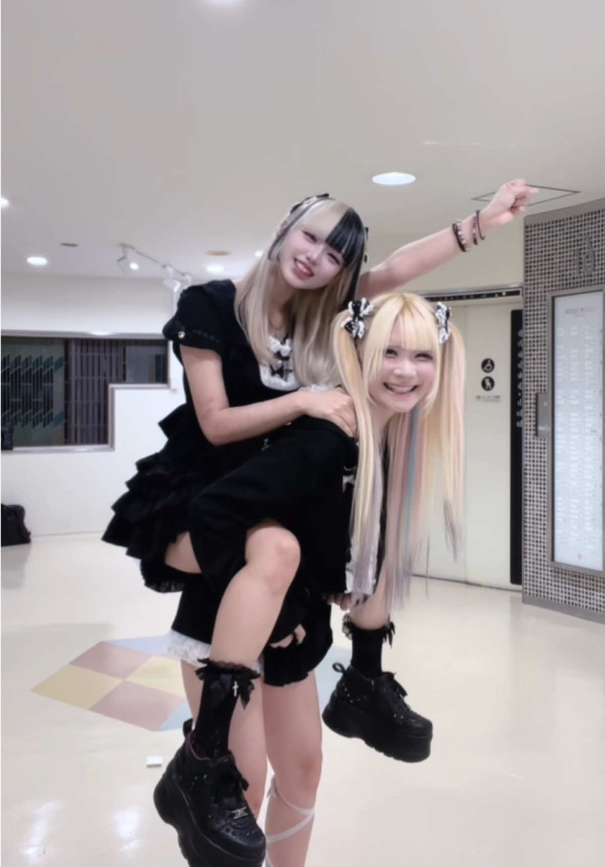 @あうる