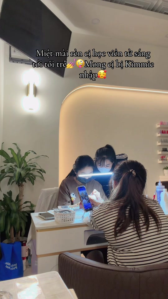 @KimmieNails🇻🇳♥️🇨🇦Tấu Hài😜