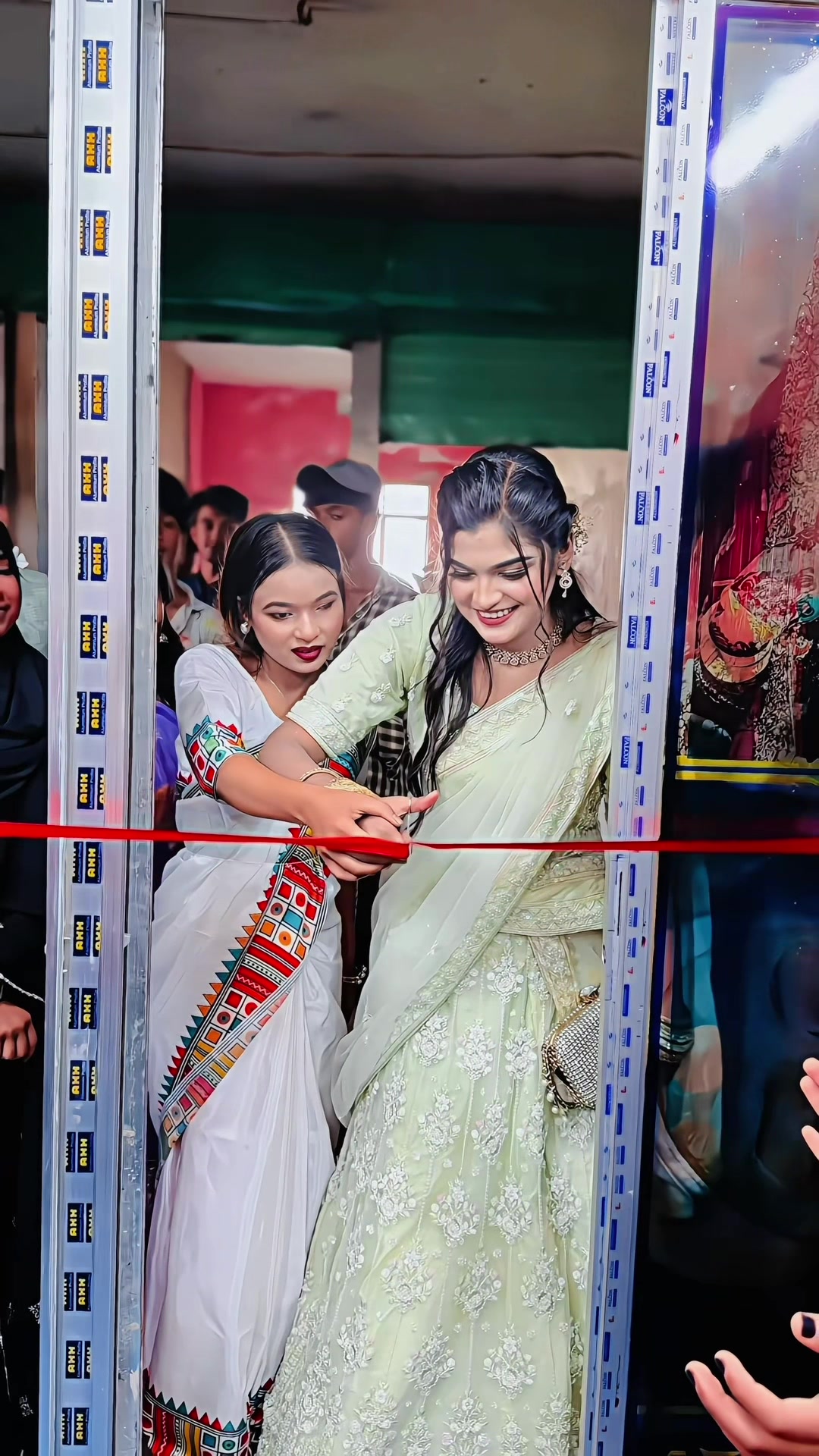 @Akhi Pakhi