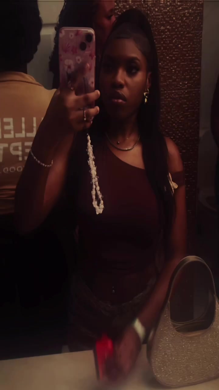 @The Queen of theemenaces 🐍🥀