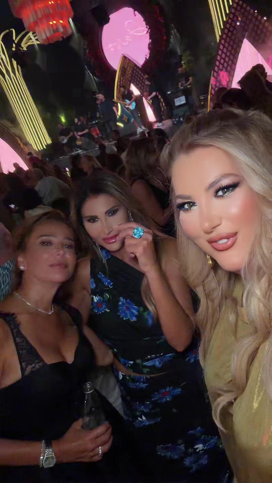 @Queen of Selfie