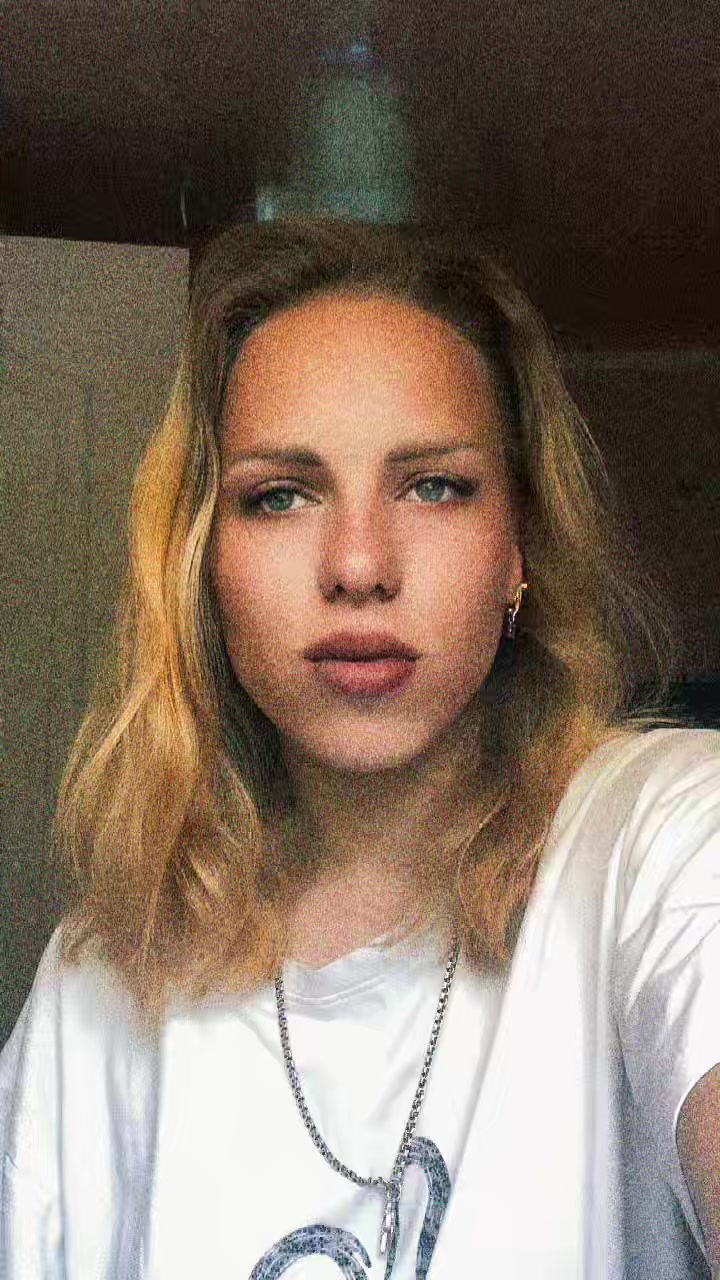 @Anna_