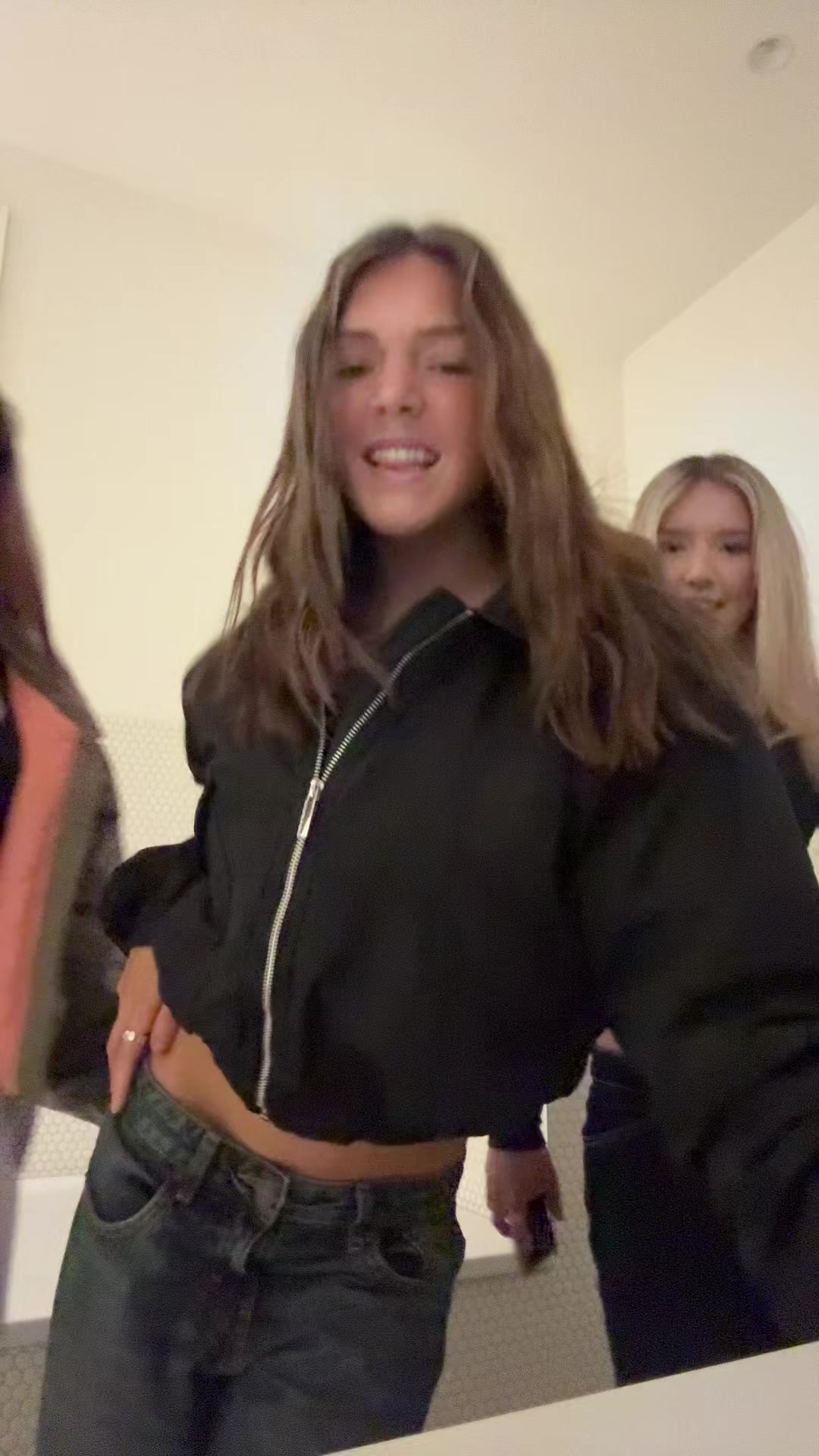 @🧟&zwj;♀️