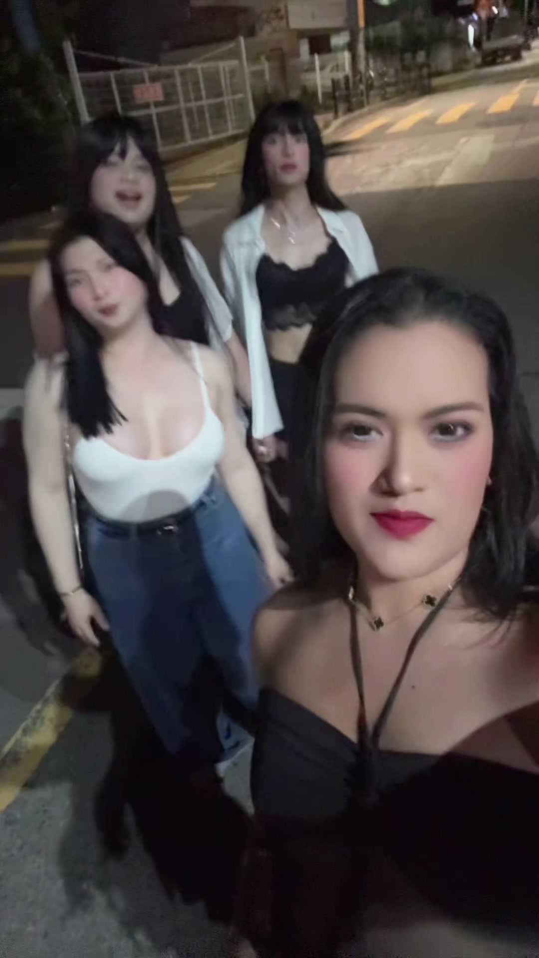 @Ms,Gemini girl🇨🇿🇰🇷🇺🇸