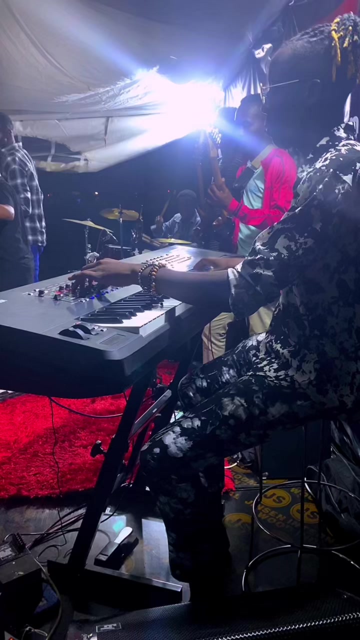 @Boni on the keyz