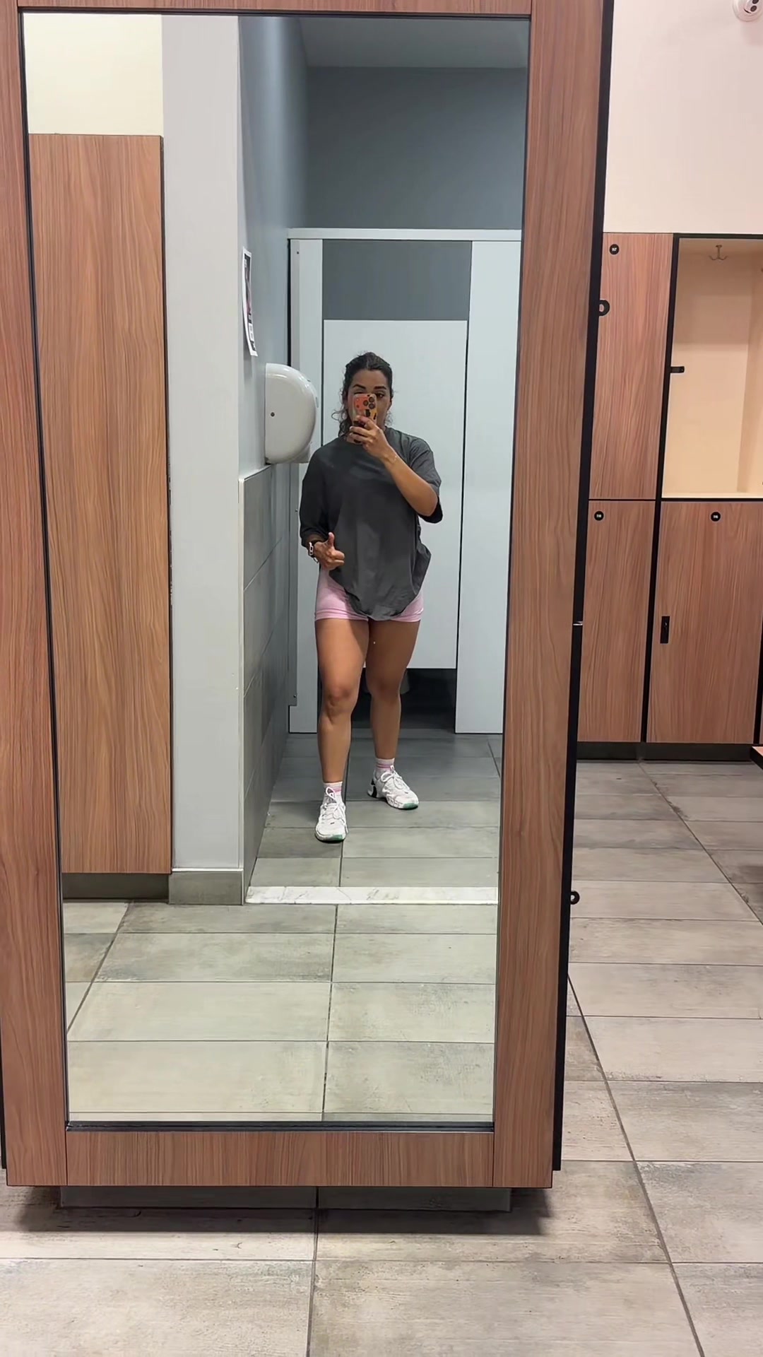 @Sara🫰🏼