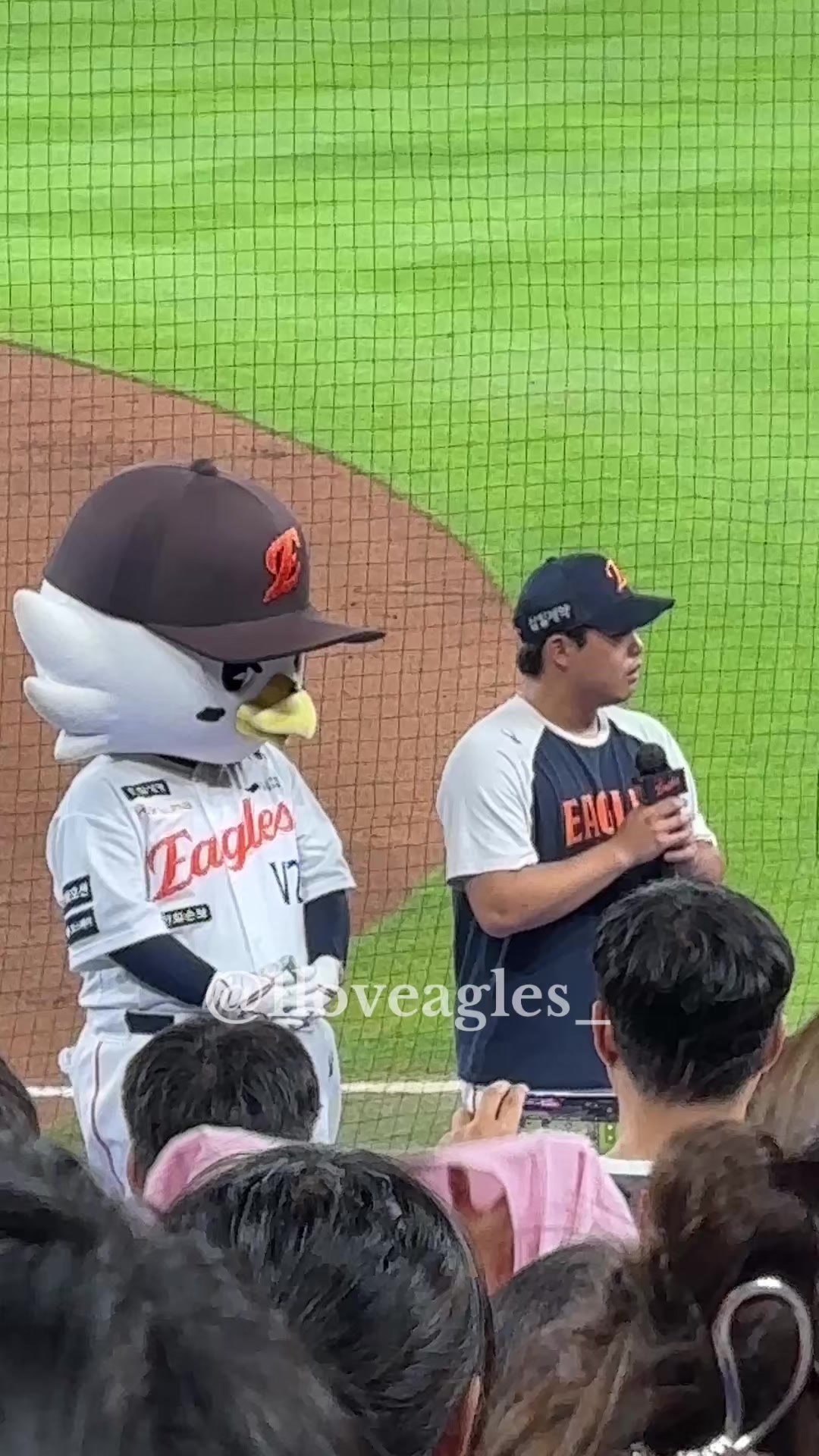 @1Ioveagles_