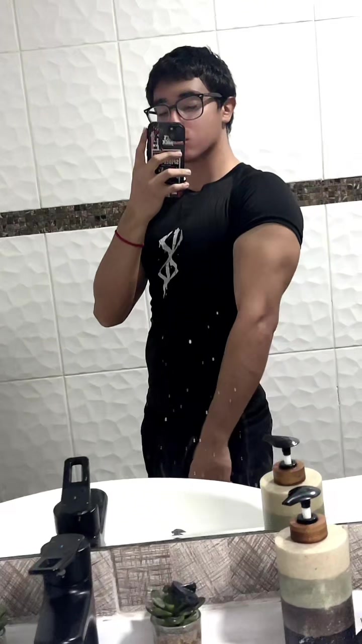 @𝑻𝒉𝒐𝒎𝒊🕷️