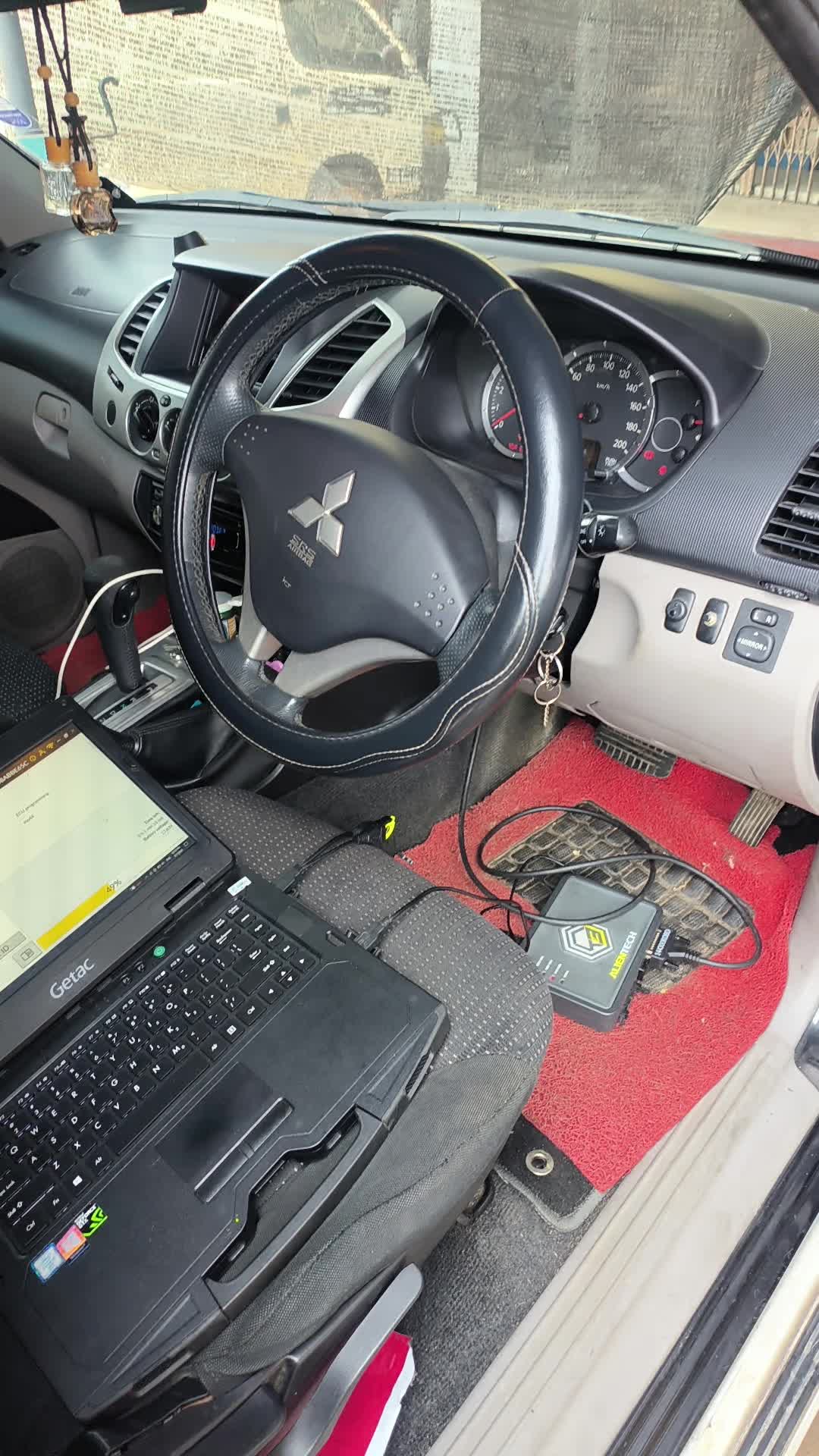 @Bengkel Tangan Kiri