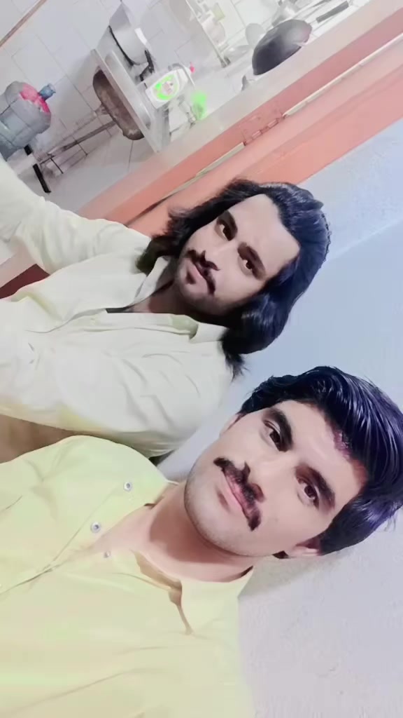 @Ayaz MaSooD YaŕBasĥ✌️