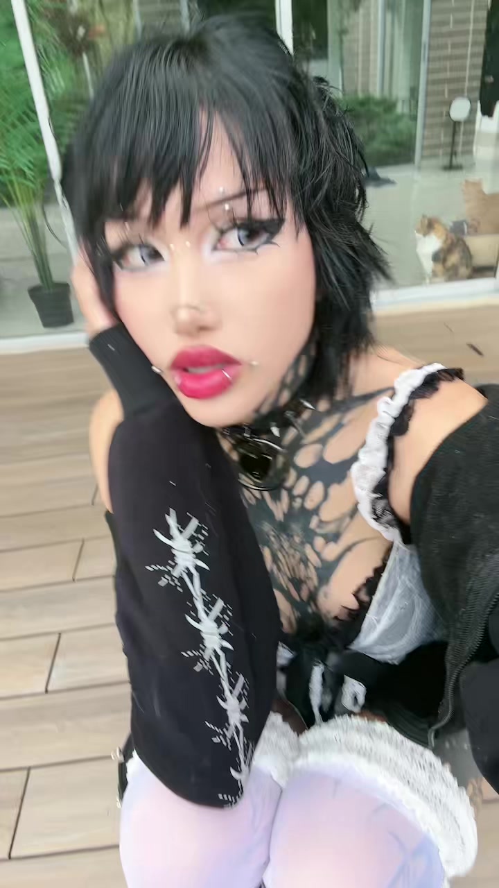 @goth_d0ll
