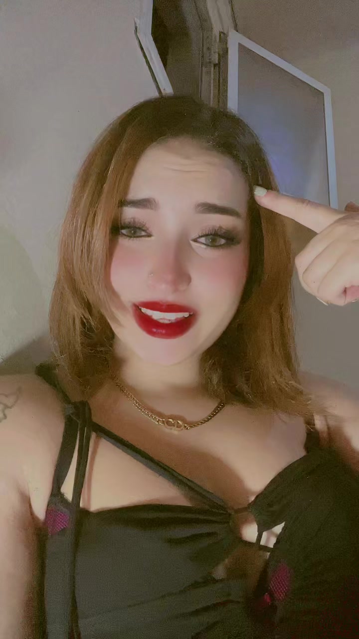 @The_queen👑