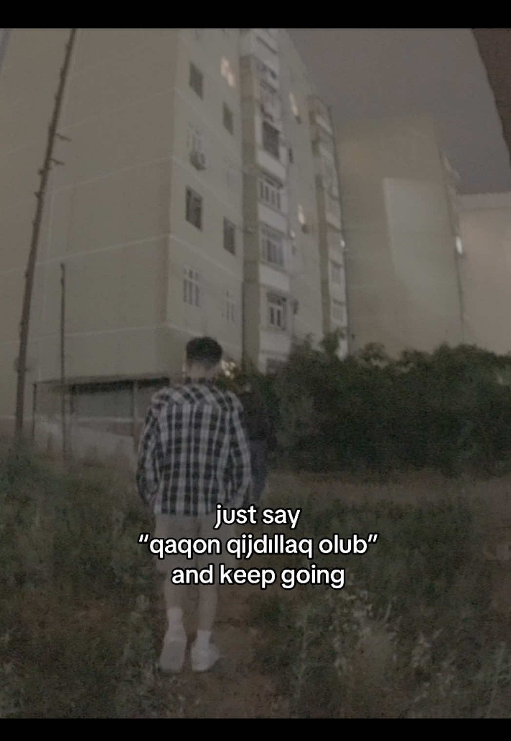 @E J