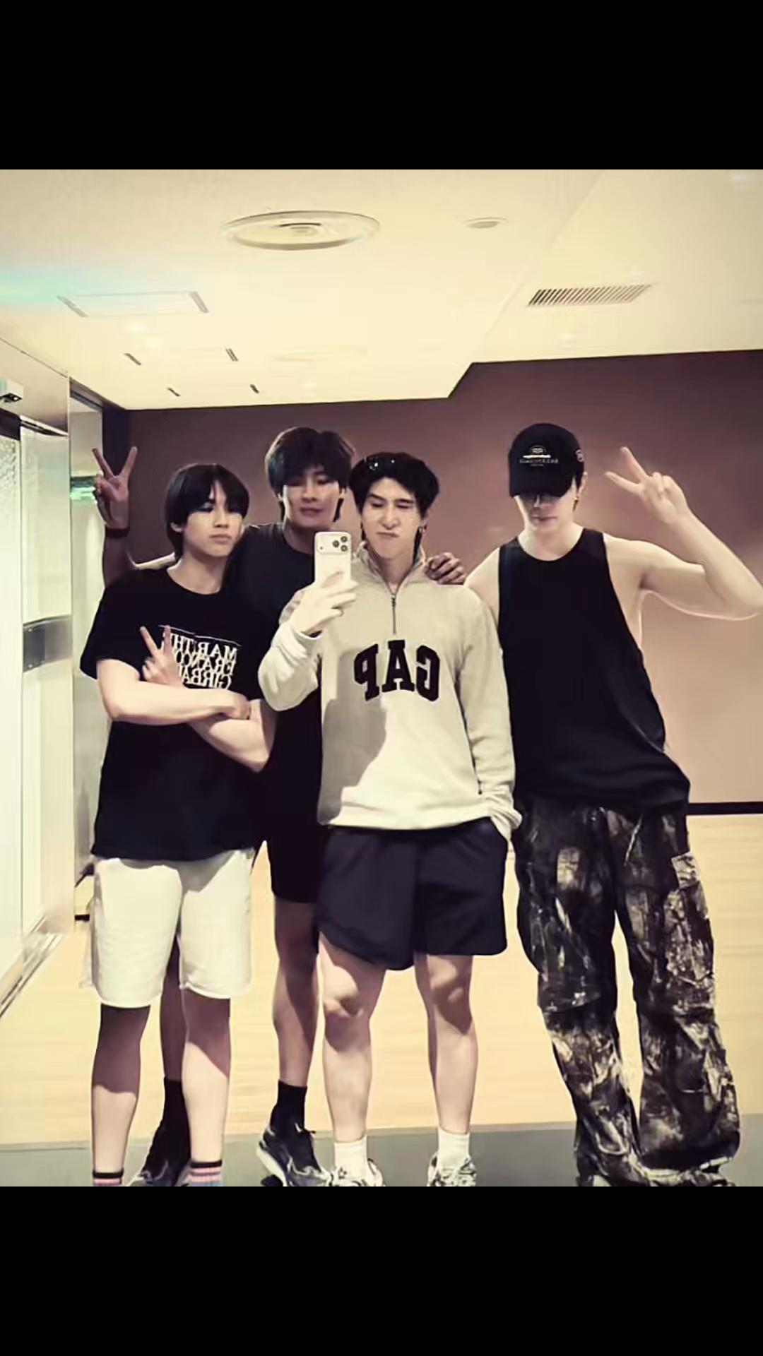 @เดือนนี้เดือนอะไร