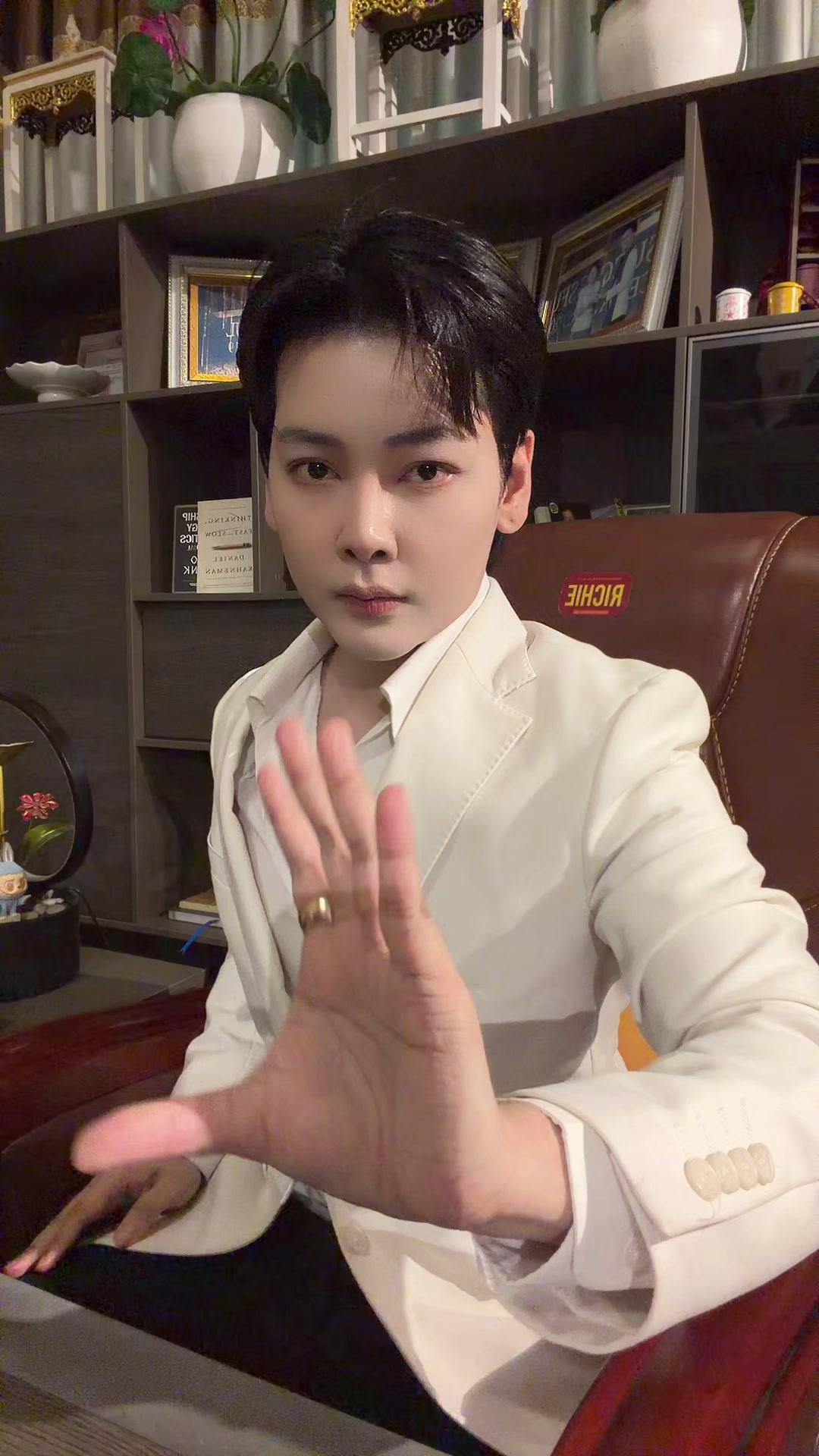 @ចន្ទ័ដារ៉ាយុទ្ធ អូនស្អាតRICHIE