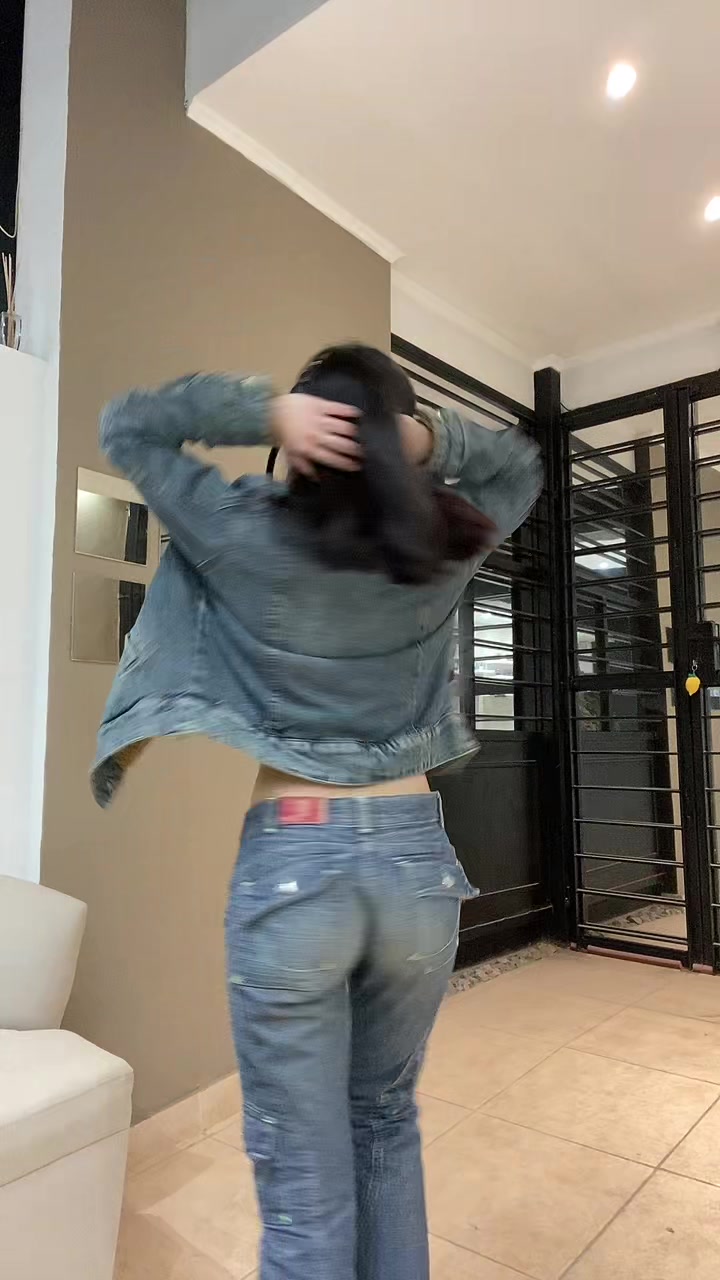 @anacortz_