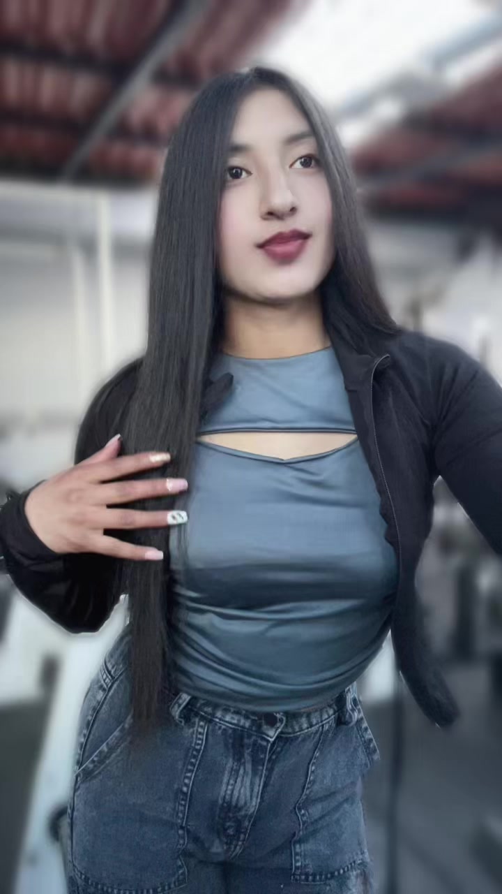 @Sîľ~vîä🦋