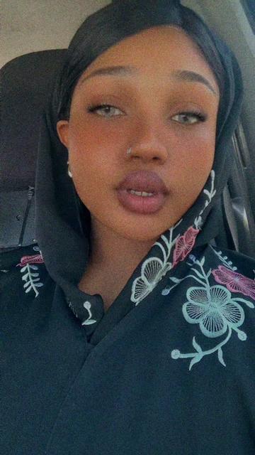 @QUEENOFEAST👑